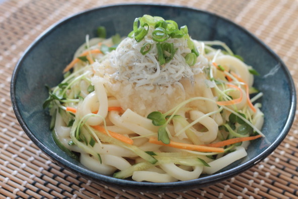 釜揚げしらすのサラダうどん