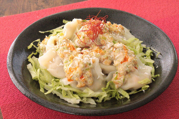 水餃子の香味ナッツだれがけ