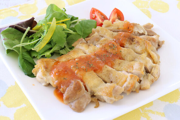 グリルチキン　トマトドレがけ
