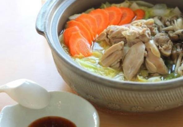 鶏肉ときのこの白菜鍋