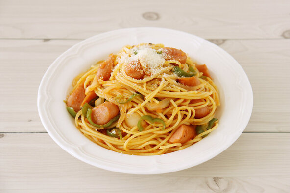 トマトドレッシングでさっぱりナポリタン風
