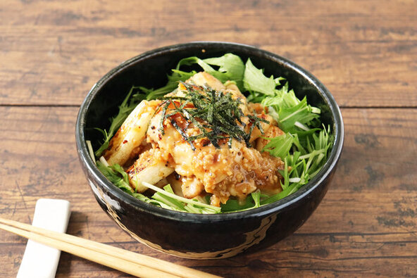 にんにく風味の焼き鶏丼