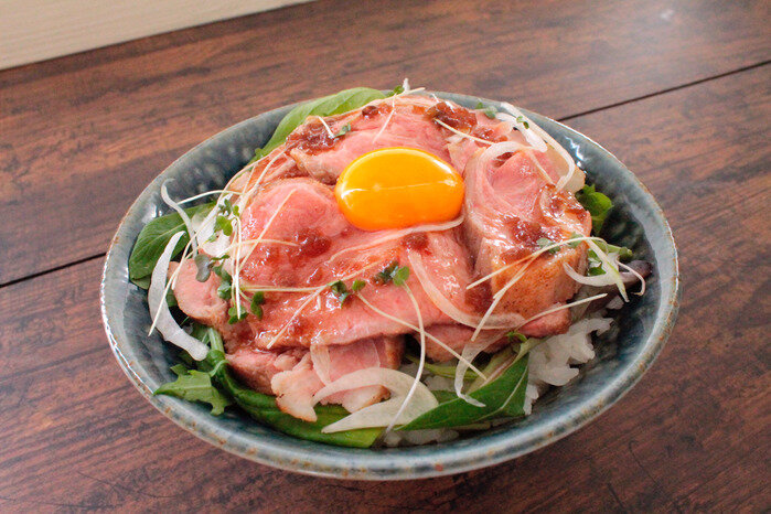 ローストポーク丼