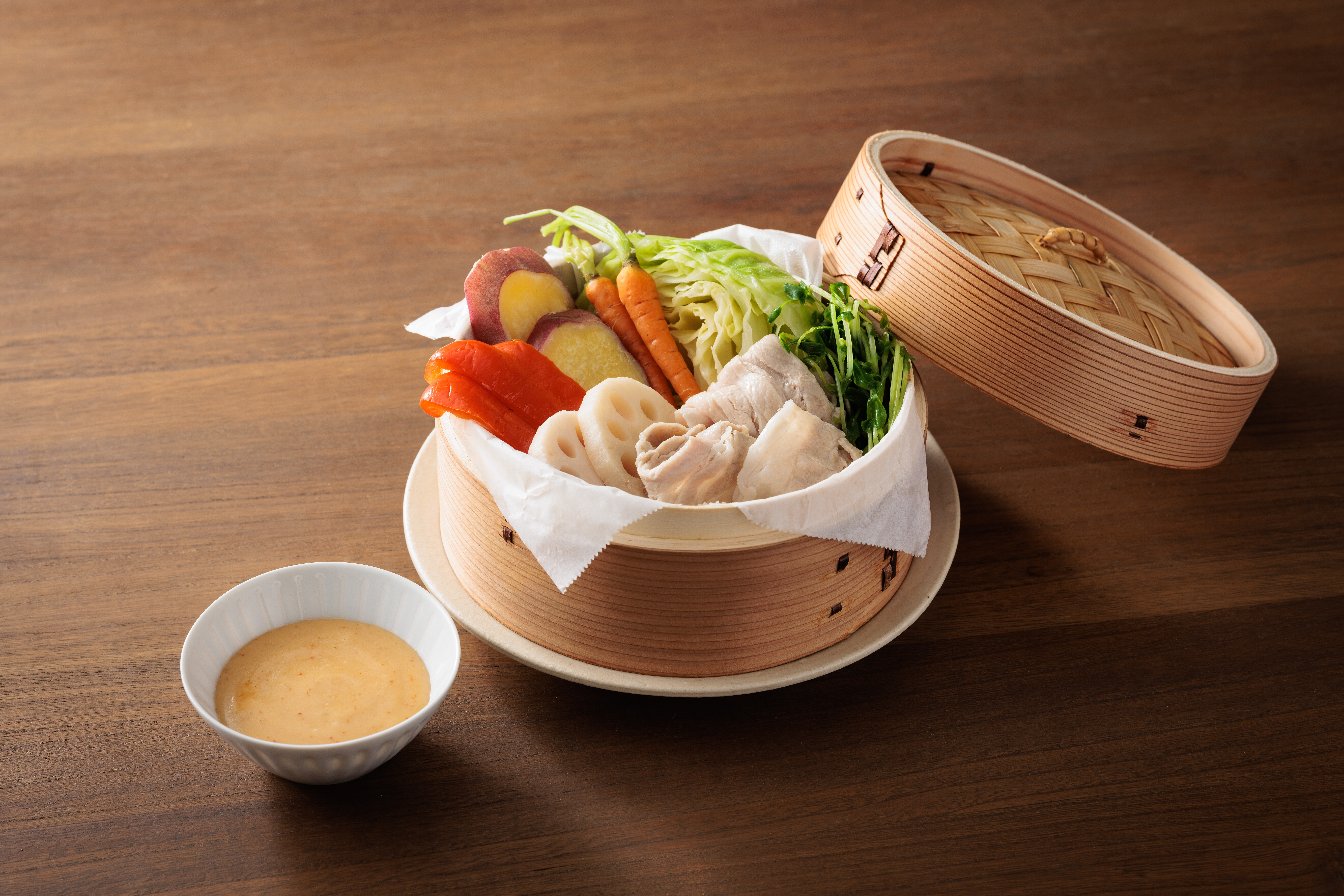 せいろ蒸し～西京白味噌のピリ辛アレンジソース～